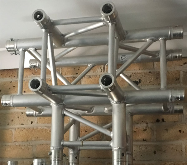 4 way box truss corner